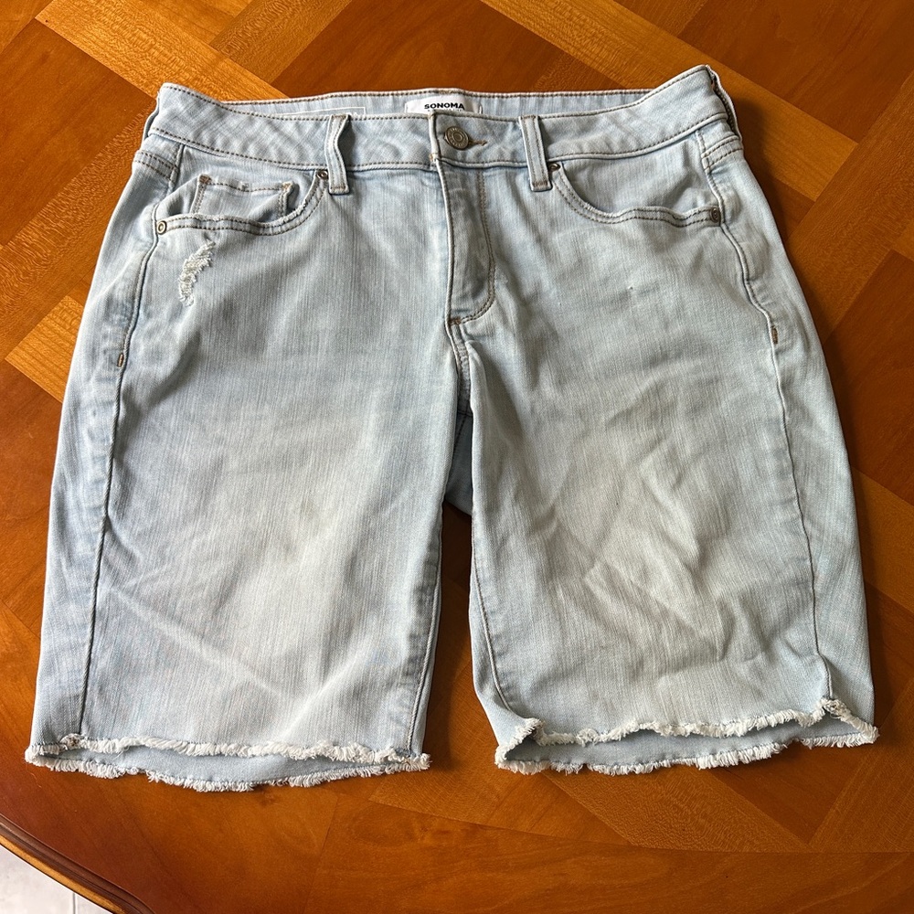 Sonoma Goods Women’s 6 Bermuda Shorts Light Wash Ripped Mid Rise Spring Summer